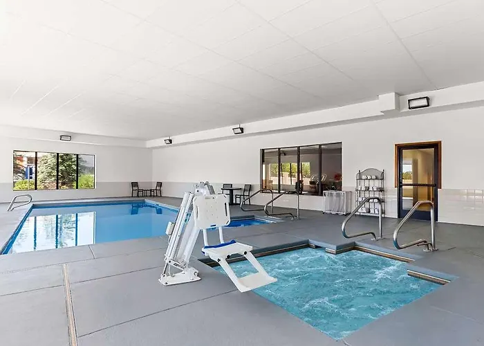Surestay By Western Hotel 4*